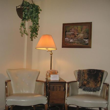 White Columns Motel Pine Mountain  Dış mekan fotoğraf