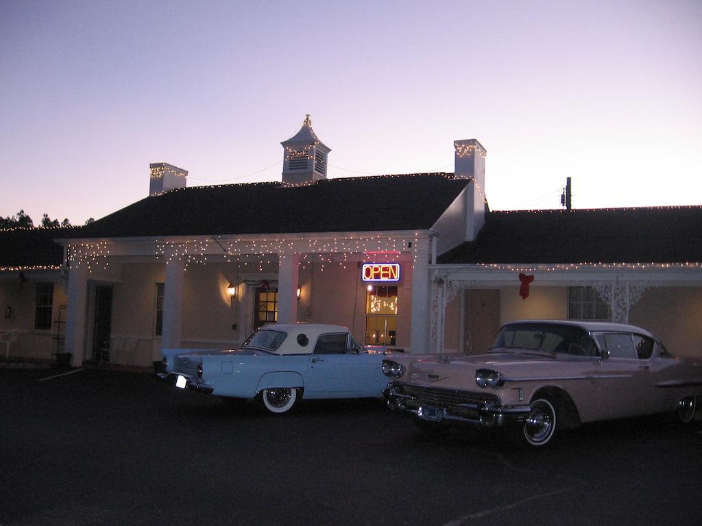 White Columns Motel Pine Mountain  Dış mekan fotoğraf