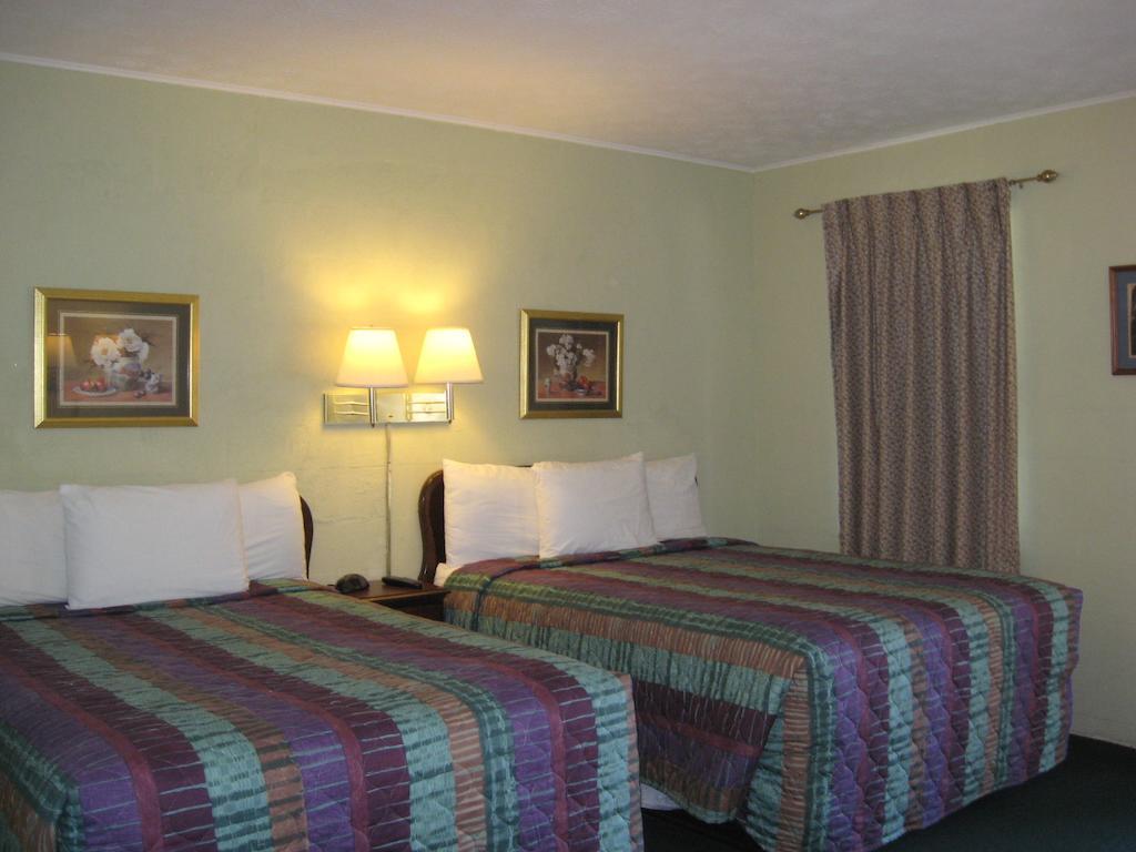 White Columns Motel Pine Mountain  Oda fotoğraf