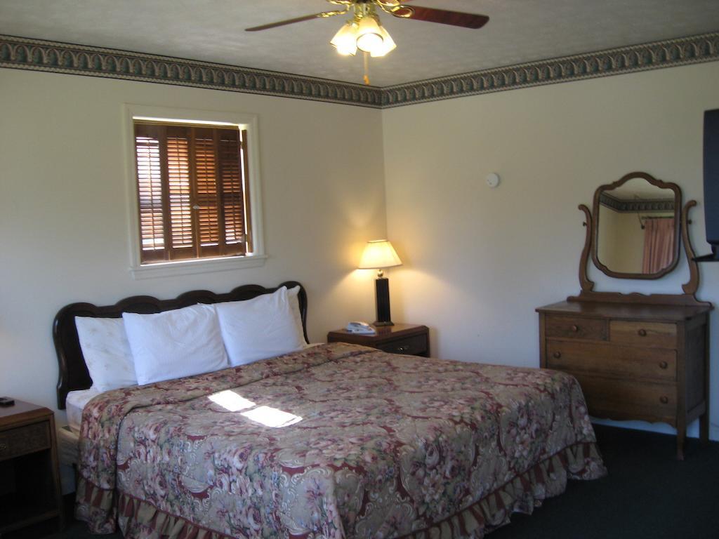 White Columns Motel Pine Mountain  Oda fotoğraf