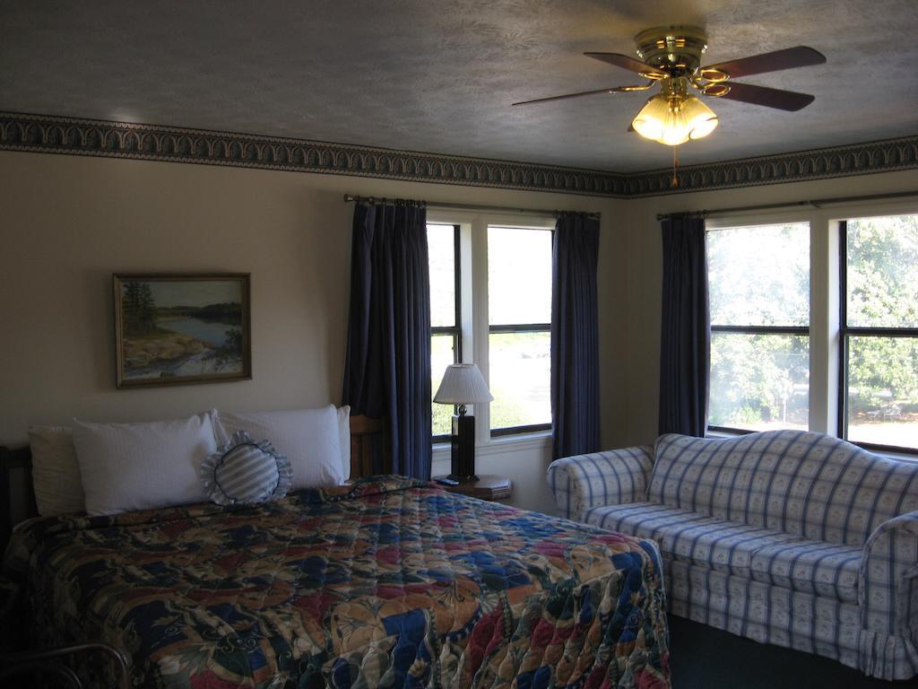 White Columns Motel Pine Mountain  Oda fotoğraf